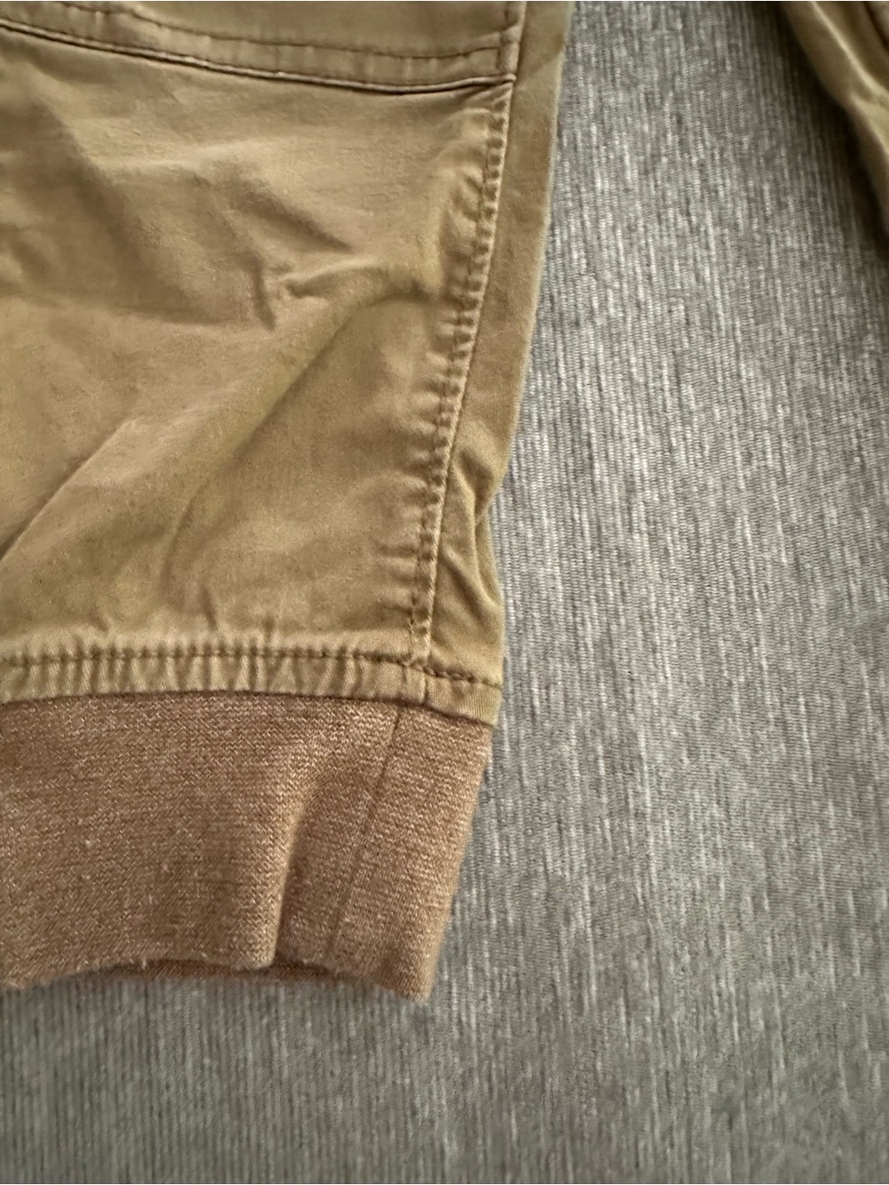 Kids Clothes Bundle (Carter’s Tops and Cat&Jack pants) - 5 pieces - Picture 4 of 16